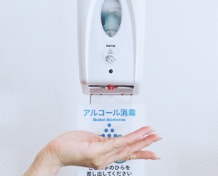 非接触の自動スプレー式で清潔＆安全！のイメージ